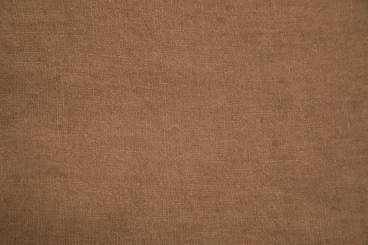 Brauner Stoff für elegante Tischwäsche